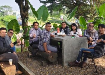Team ARA LAW FIRM Diskusi santai bersama Calon Klien di Kopi Nako Sentul Bogor