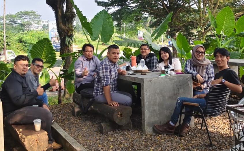 Team ARA LAW FIRM Diskusi santai bersama Calon Klien di Kopi Nako Sentul Bogor