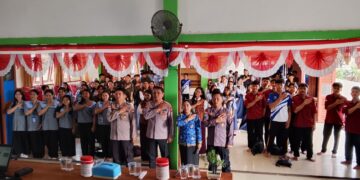 Jauhi Narkoba, Judi Online, Tawuran Satbinmas Polres Kapuas Hulu Gembleng Pelajar SMKN 2 Putussibau
