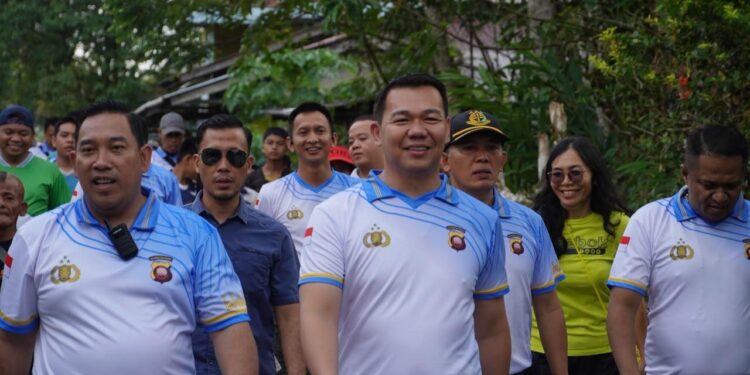 Semarak Hari Bhayangkara ke-80, Bupati Kapuas Hulu Hadiri Jalan Sehat dan Bazar UMKM