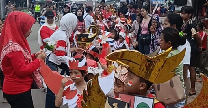 Karnaval Kemerdekaan TK Pembina Badau: Dari Barang Bekas Jadi Karya Kreatif Anak